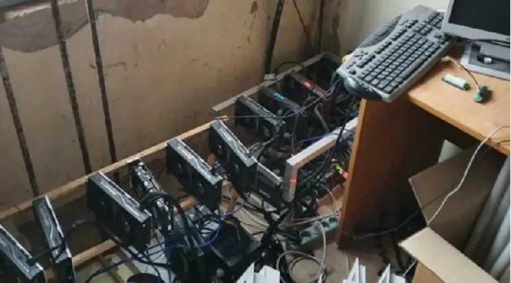 На Урале нашли спрятанную в жилом помещении майнинговую ферму — Крипто Новости